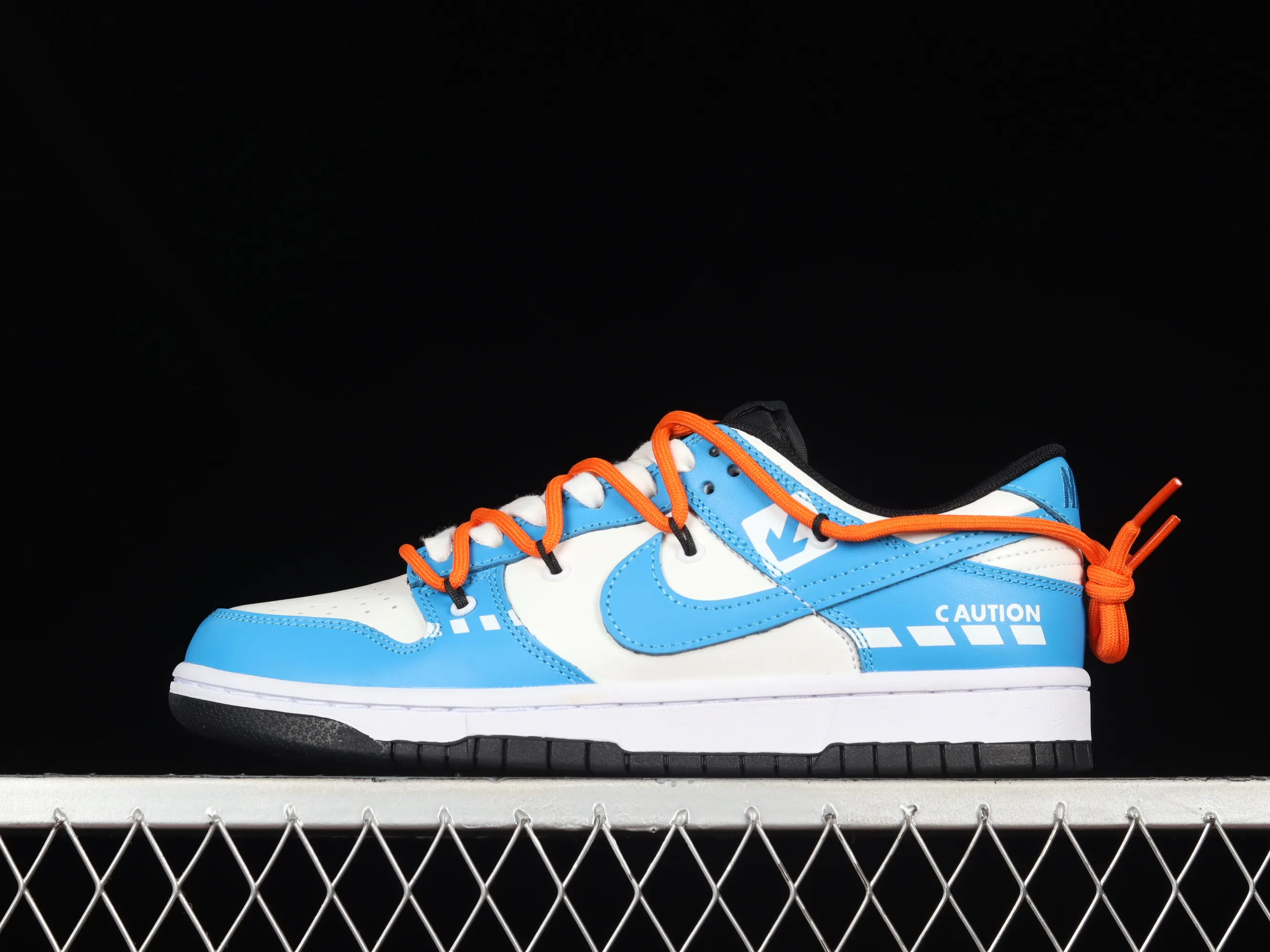 All categories Nk SB Dunk series Nk SB Dunk Low low-top sneakers F version Nk Dunk Low strap deconstruction SB smashed backboard fashion casual sneakers DJ6188-002